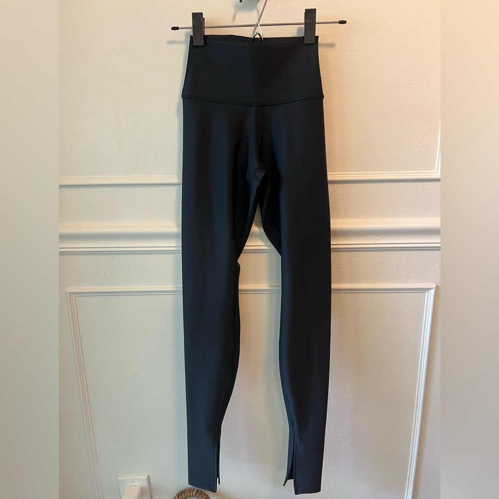 Alo Yoga XXS NWOT Airlift high waisted legging full length black leg slit
